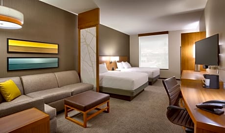 Queen Room with Two Queen Beds and Accessible Tub - Disability Access
