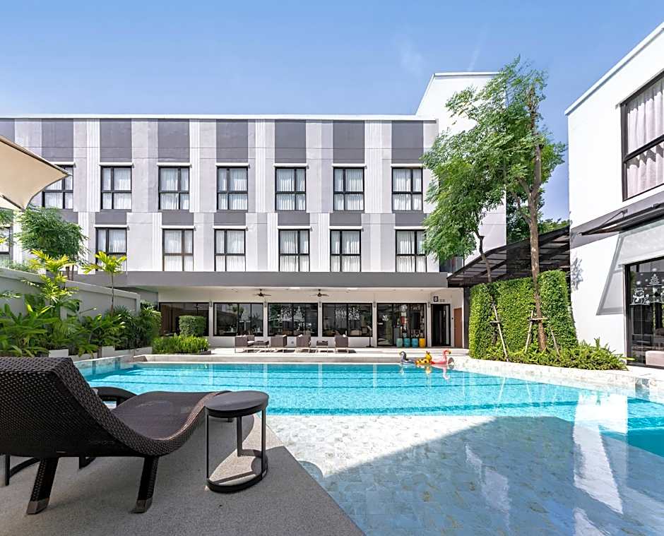 Gate43 Airport Hotel