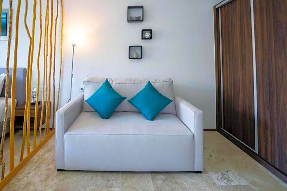 Cozy Studio Pool and Roof Lounge Beach 5 Blocks