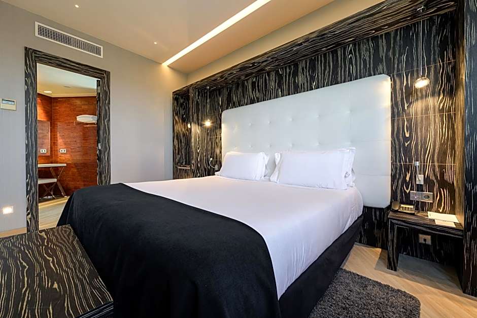 Hotel Maydrit Airport