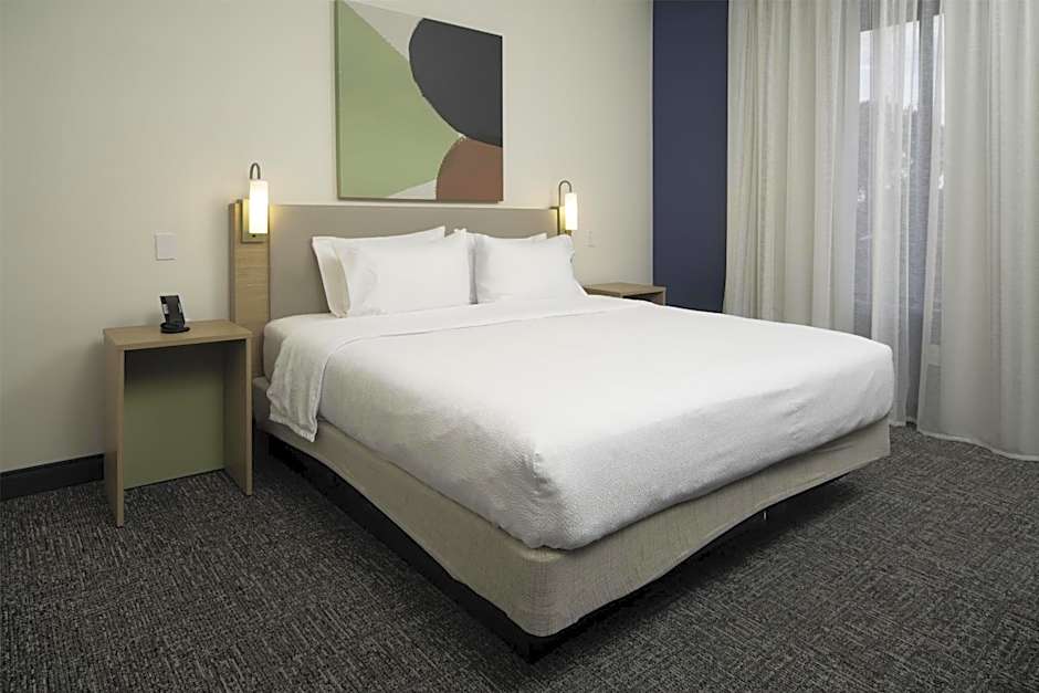Photo 1 of 6 of Studio 1 King Bed