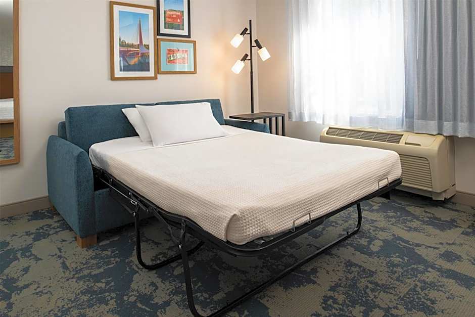 Hampton Inn & Suites Redding