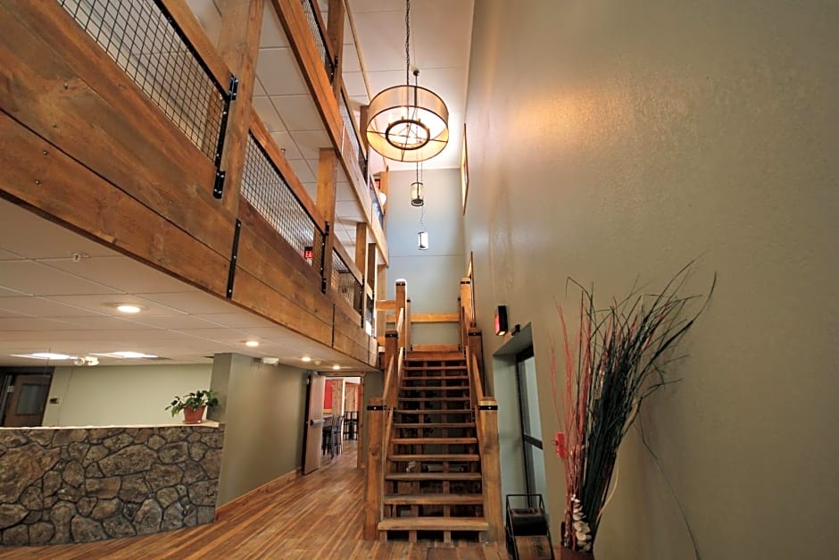 Blackstone Lodge and Suites