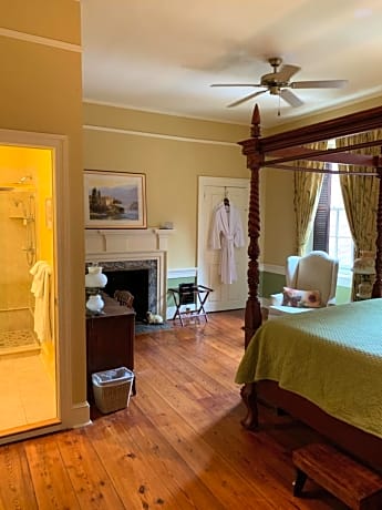 Queen Room with Garden View