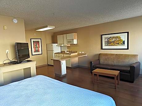 Queen Room with Bath Tub - Mobility Accessible/Non-Smoking