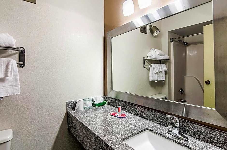 Econo Lodge Inn & Suites Norton - Wise South