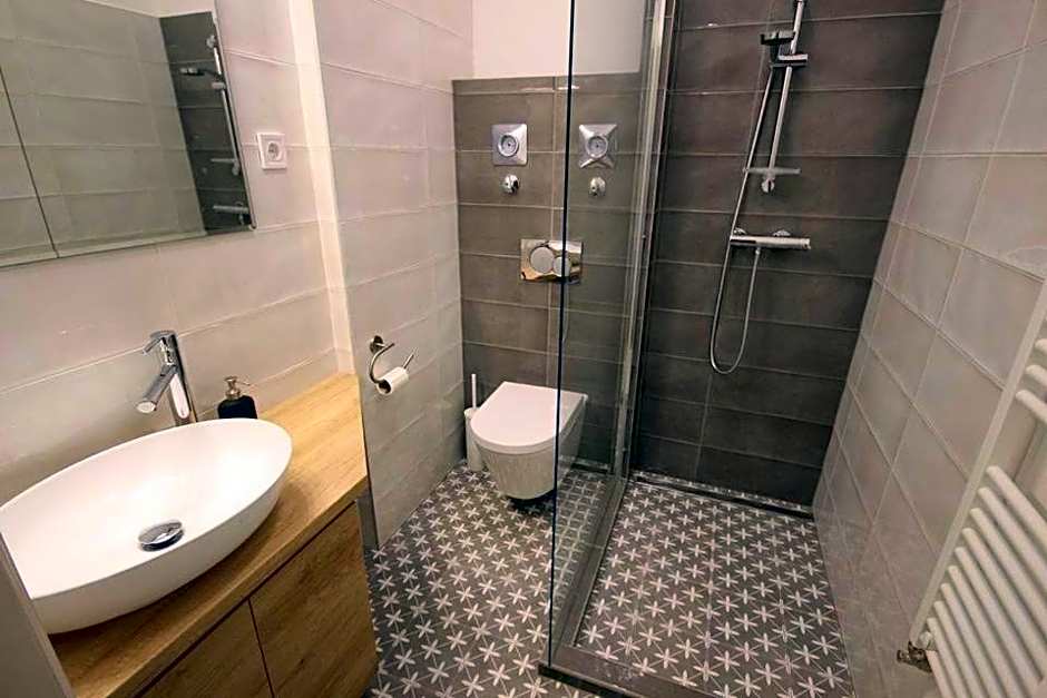 Acacia Private Rooms & Studios