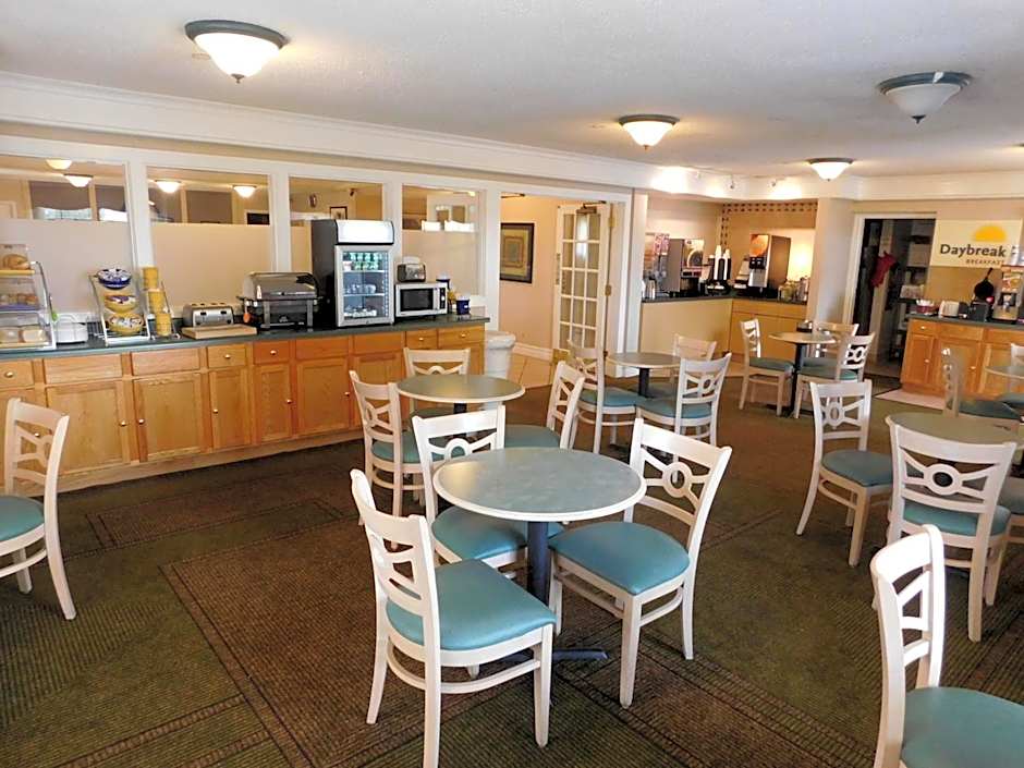 Days Inn & Suites by Wyndham Arlington Heights