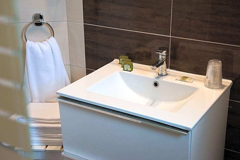 Logis Hôtel Castel Mouisson