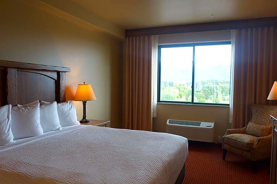 Glacier International Lodge