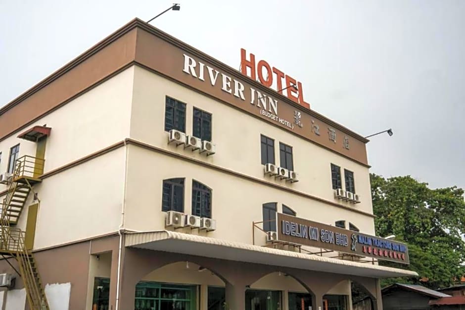 HOTEL RIVER INN