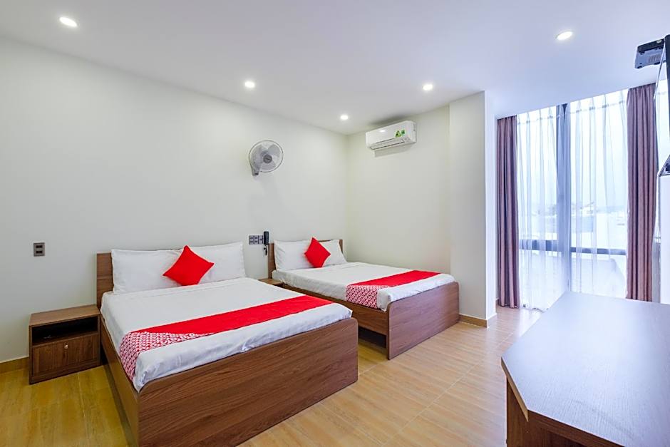 Luxury Hotel by OYO Rooms