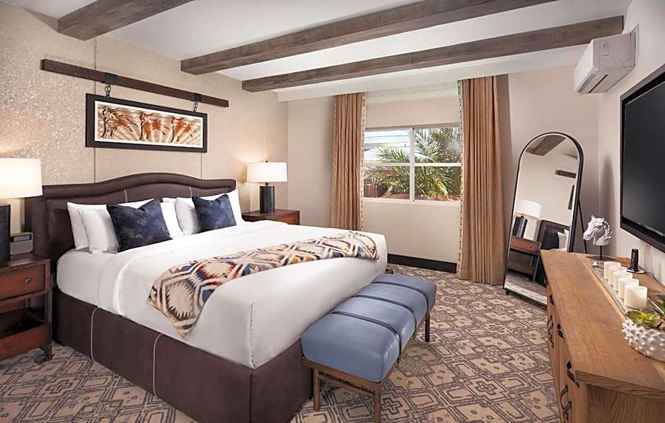 Photo 1 of 11 of Suite