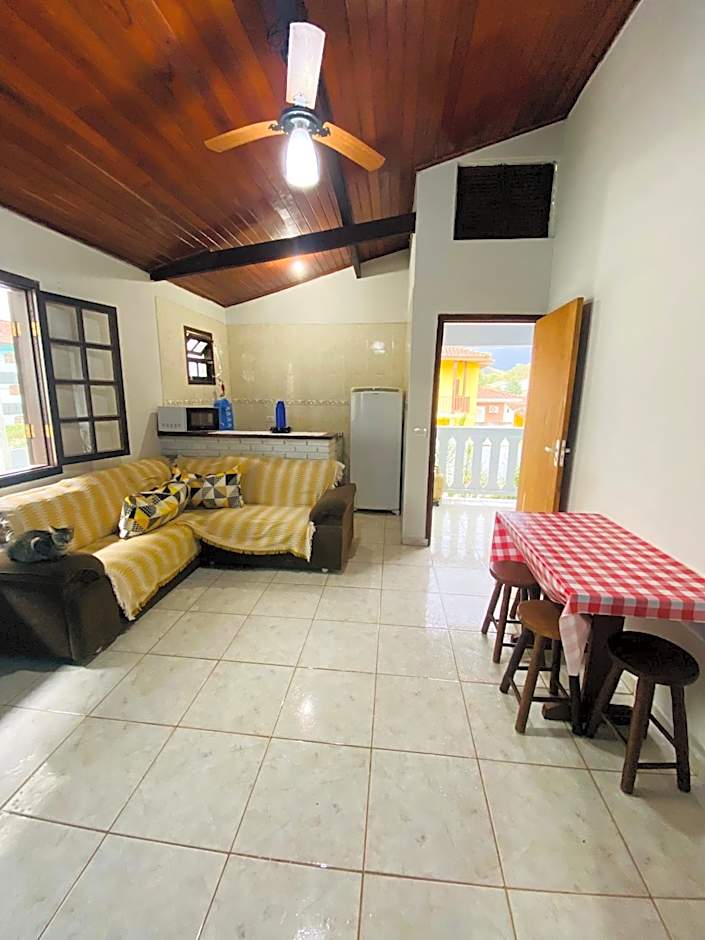 Chalé com churrasqueira - 50 metros da praia da Maranduba - Beira Mar