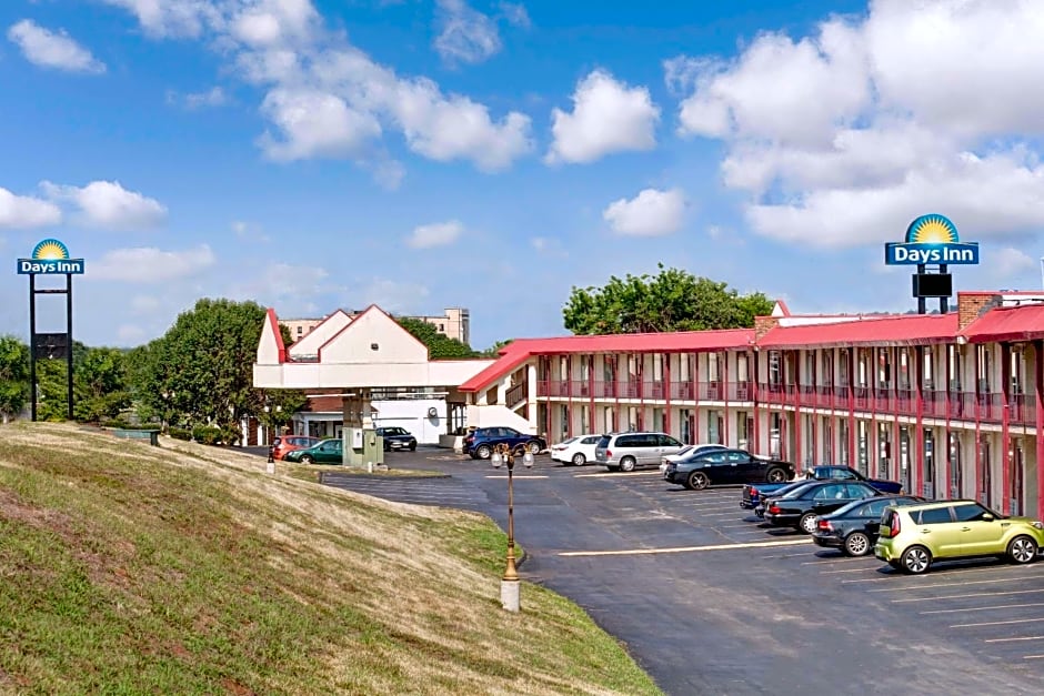 Days Inn by Wyndham Knoxville West