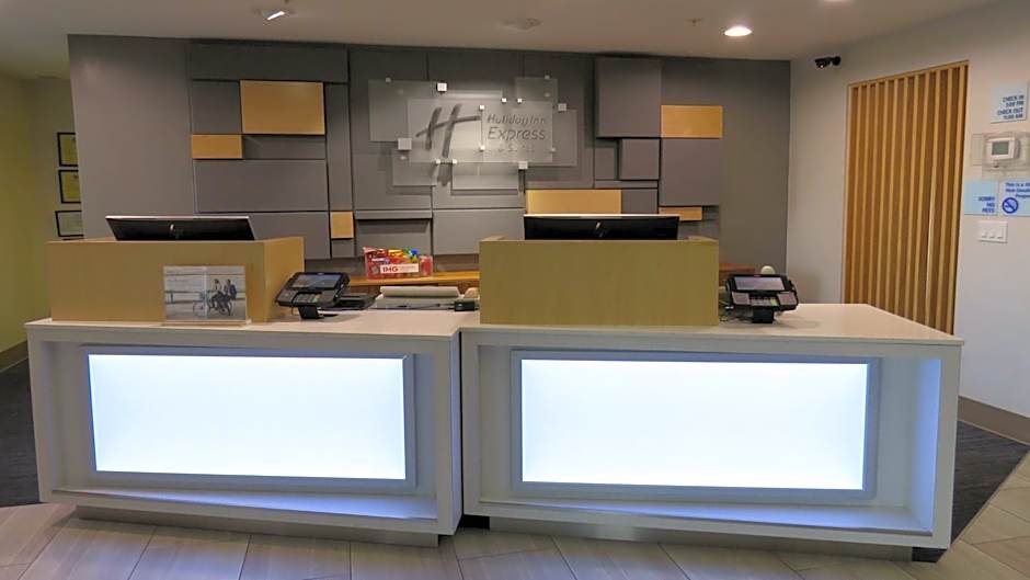 Holiday Inn Express Hotels & Suites Burlington By IHG