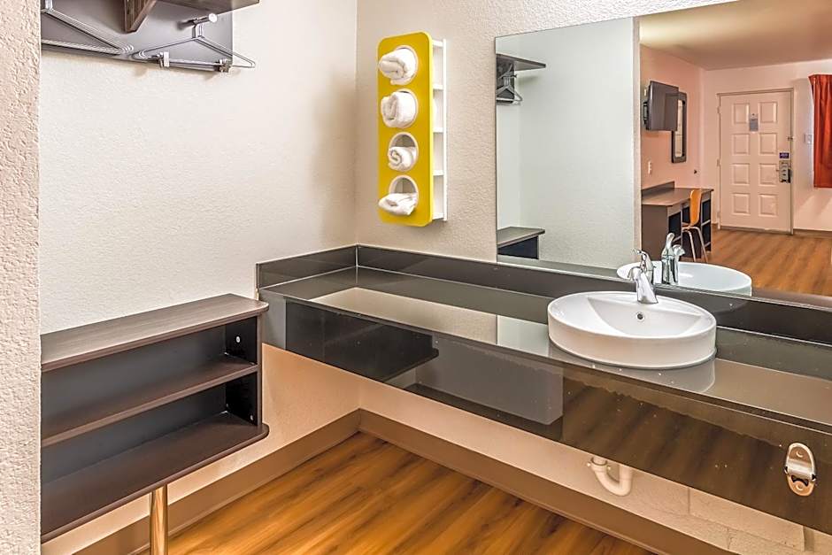 Motel 6-Arlington, TX - UTA