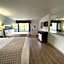 Tricove Inn & Suites