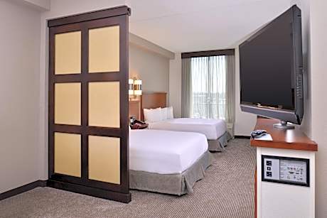 Queen Room with Two Queen Beds and Sofa Bed - High Floor