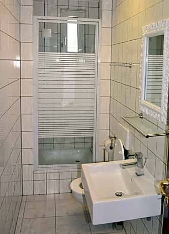 Triple Room with Shared Bathroom