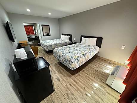 Deluxe Quadruple Room - Non-Smoking