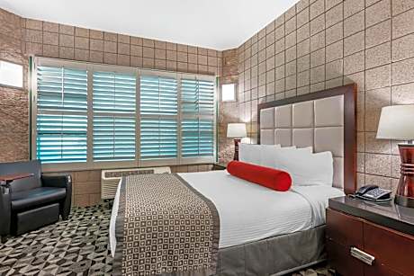 Queen Room with Spa Bath - Disability Access - Non-smoking