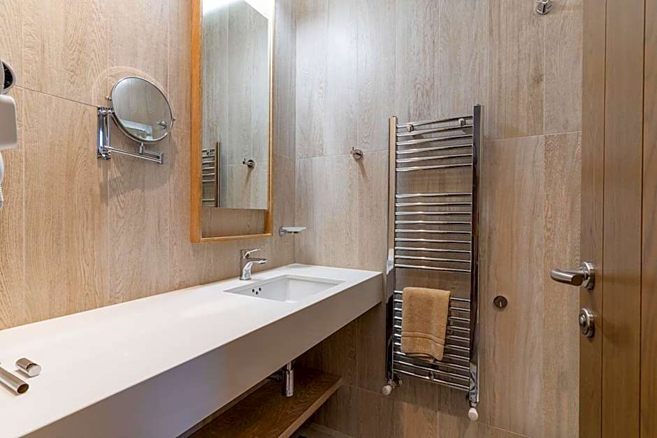 LYDIA suites and rooms