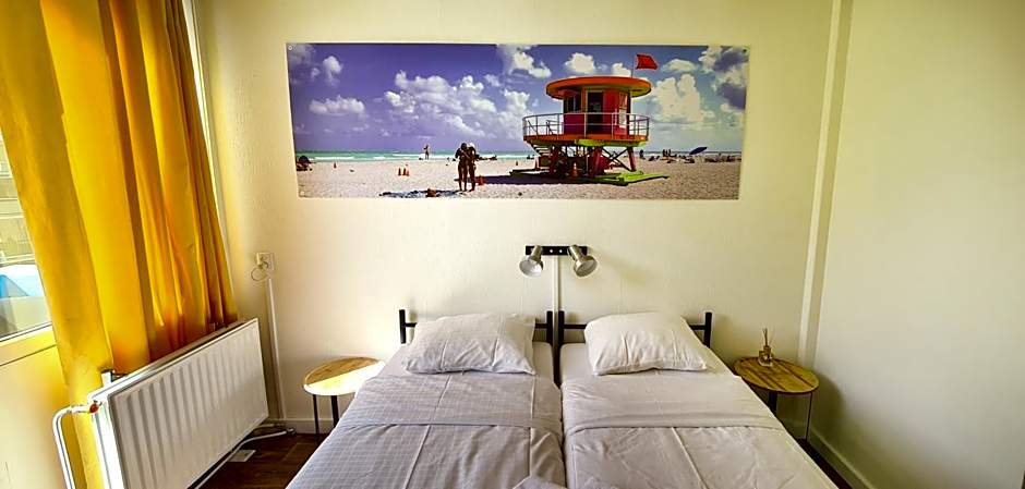 The Flying Pig Beach Hostel Age 18 to 40