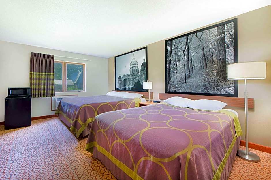 Super 8 by Wyndham Pella