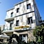Sunflower City Student Hostel & Bar