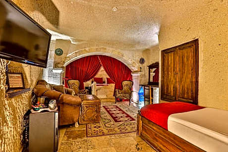 Deluxe Cave Family Suite