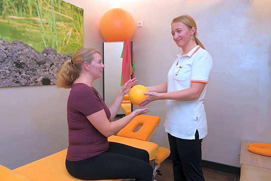 Kurhotel Grüttner mit eigenem Sole Thermal Schwimmbad 32 Grad und Saunalandschaft