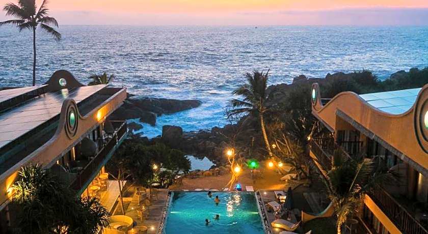 Thaproban Pavilion Waves Unawatuna