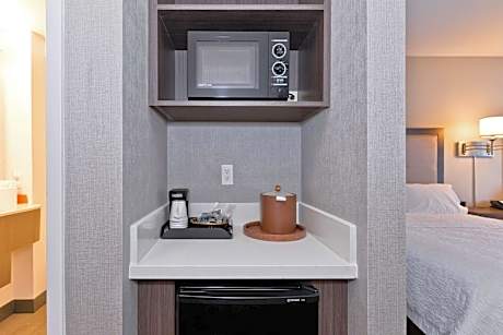 Room with Two Queen Beds - Non-Smoking