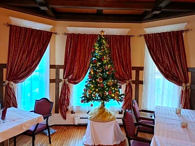 Marmora and Lake Inn and Victorian Diner