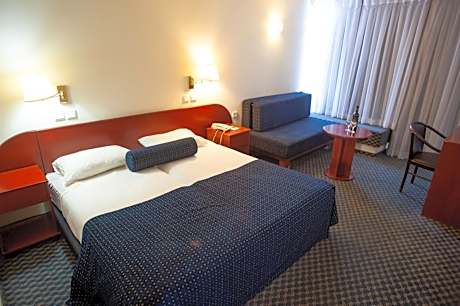 Superior Twin Room with Balcony and Lake View (Renovated)