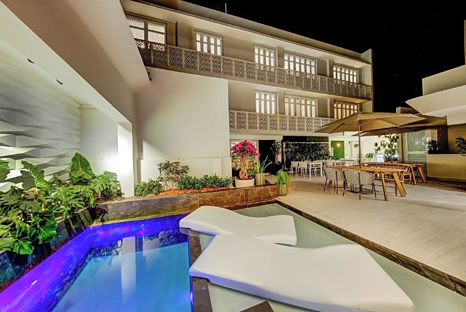 Tropica Beach Hotel