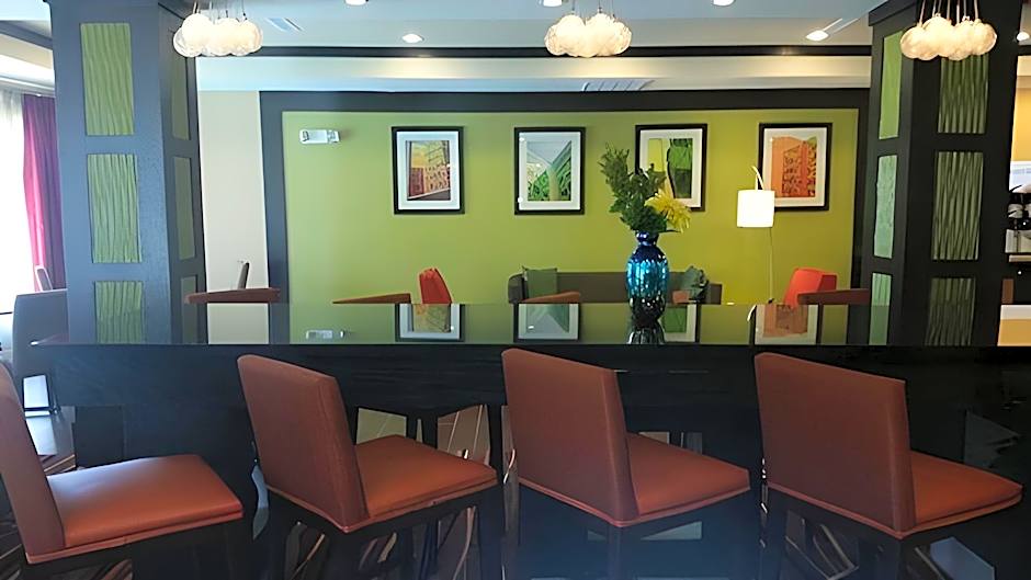 Holiday Inn Express & Suites Houston East - Baytown By IHG