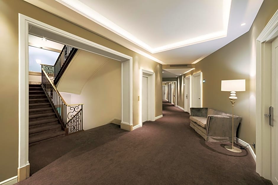 Lamaro Hotel