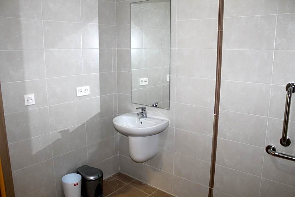 Pensión-Albergue Puente Ribeira