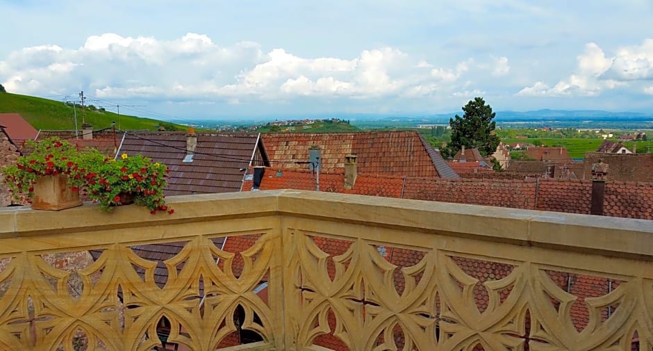 ADRIHOF à Riquewihr, Cour de l'Abbaye d'Autrey