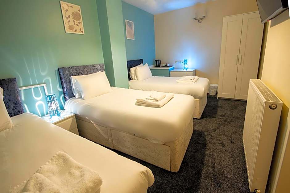 Irvine Riverside Guesthouse by Paymán Club