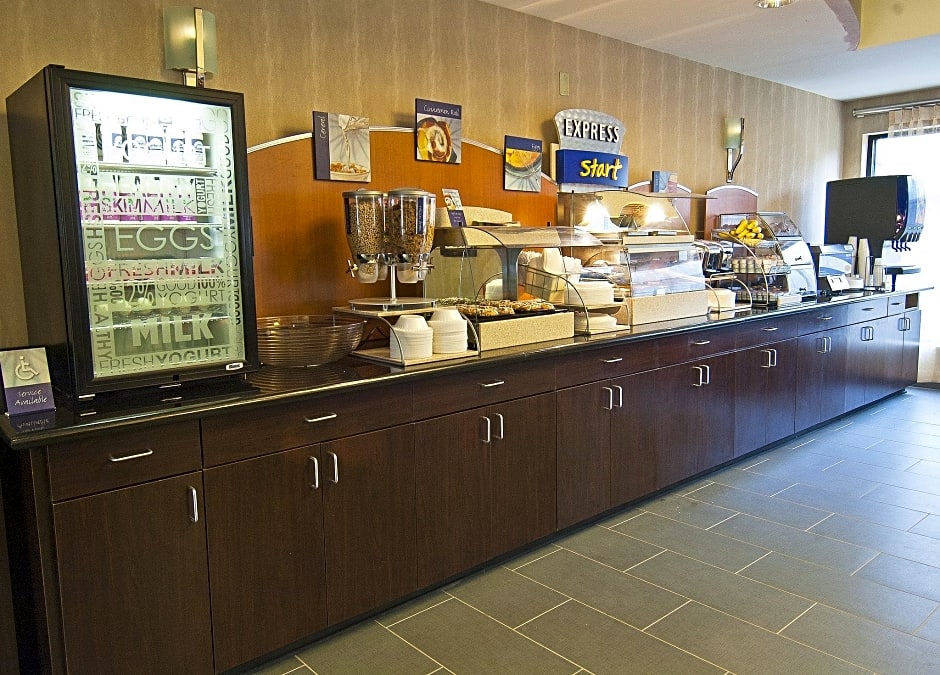 Holiday Inn Express & Suites Jackson/Pearl International Airport By IHG