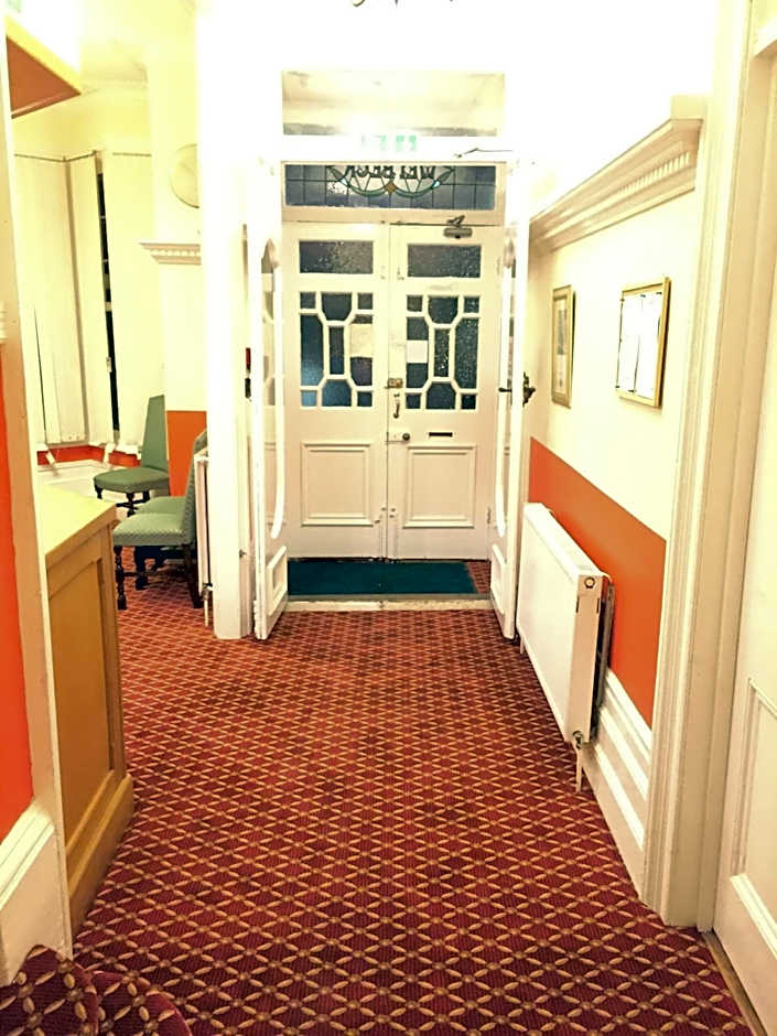 Welbeck Hotel - Close to Beach, Train Station & Southend Airport