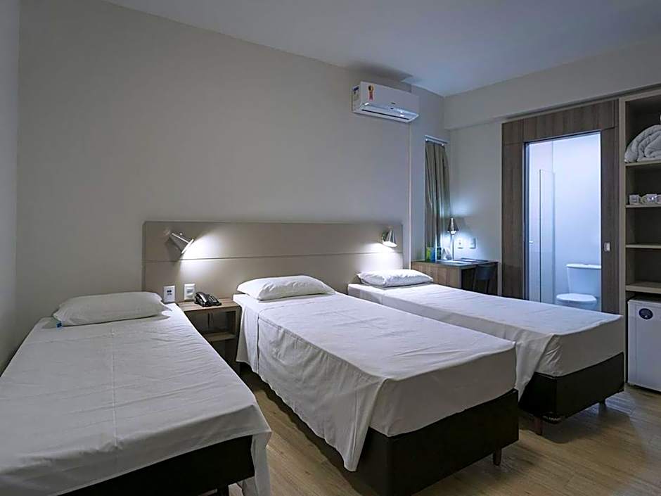 Hotel Valerim Itajaí / Navegantes