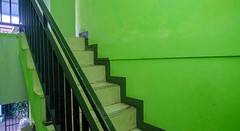 RedDoorz near Politeknik Manado