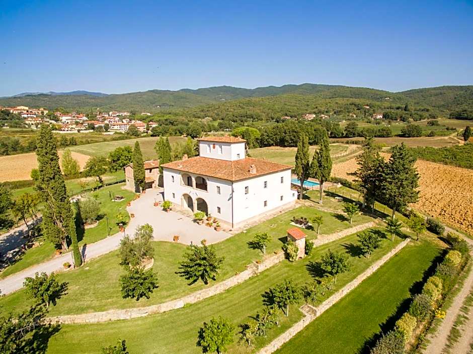 ISA-Farmhouse with swimming-pool just 20 minutes from Arezzo, apartments with panoramic views