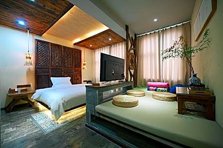 Premier Family Suite with Bathtub