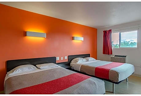 2 QUEEN BEDS | NON-SMOKING KITCHEN
