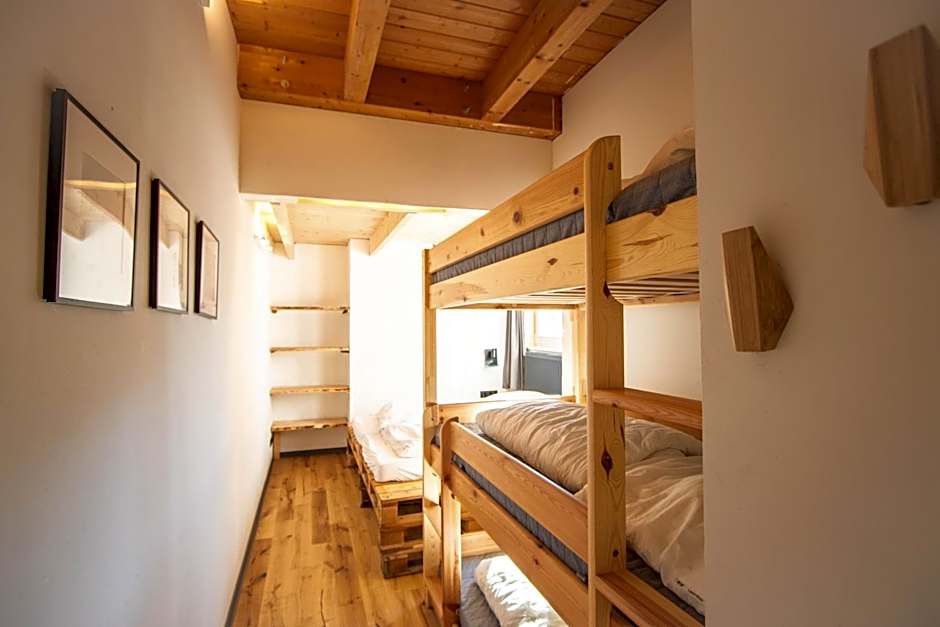 Hostel oder Ferienwohnung 1-16 Personen im BLAUEN HAUS